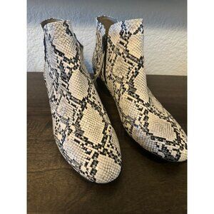 CIRCUS by SAM EDELMAN Black and Cream Snakeskin Pipper Ankle Boots - Size 8.5